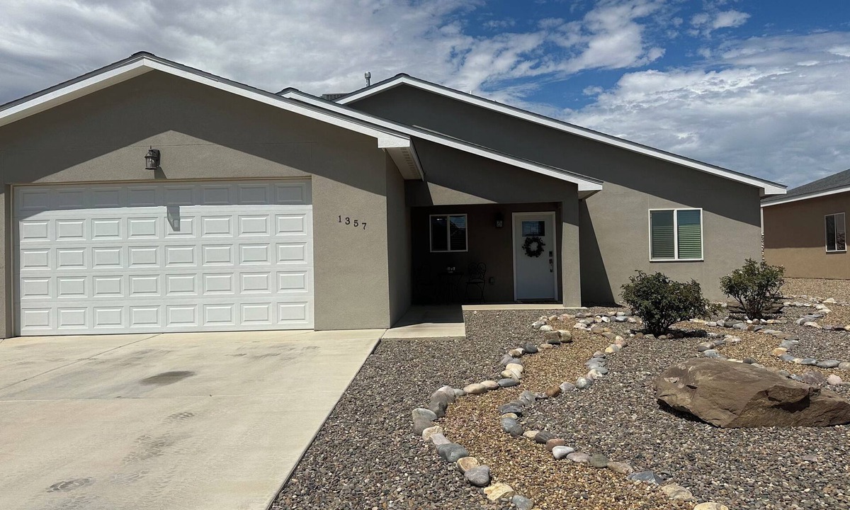 Farmington House | Charming newer 3-bedroom house in Farmington with Refrigerated AC, WiFi
