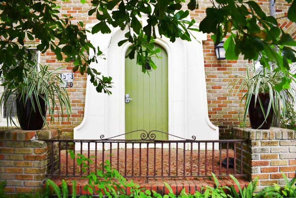 Neartown House | Charming, Quiet Apartment in the Heart of Montrose