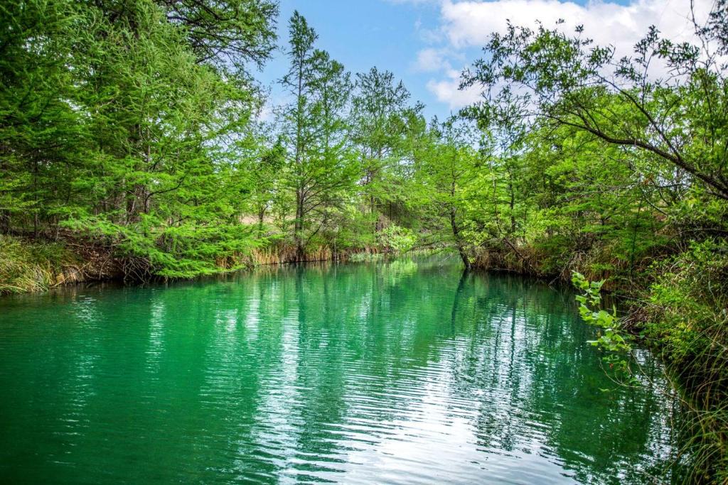 Medina House | Charming Riverside Cabin Escape with Outdoor Relaxation Spaces in Medina, Texas