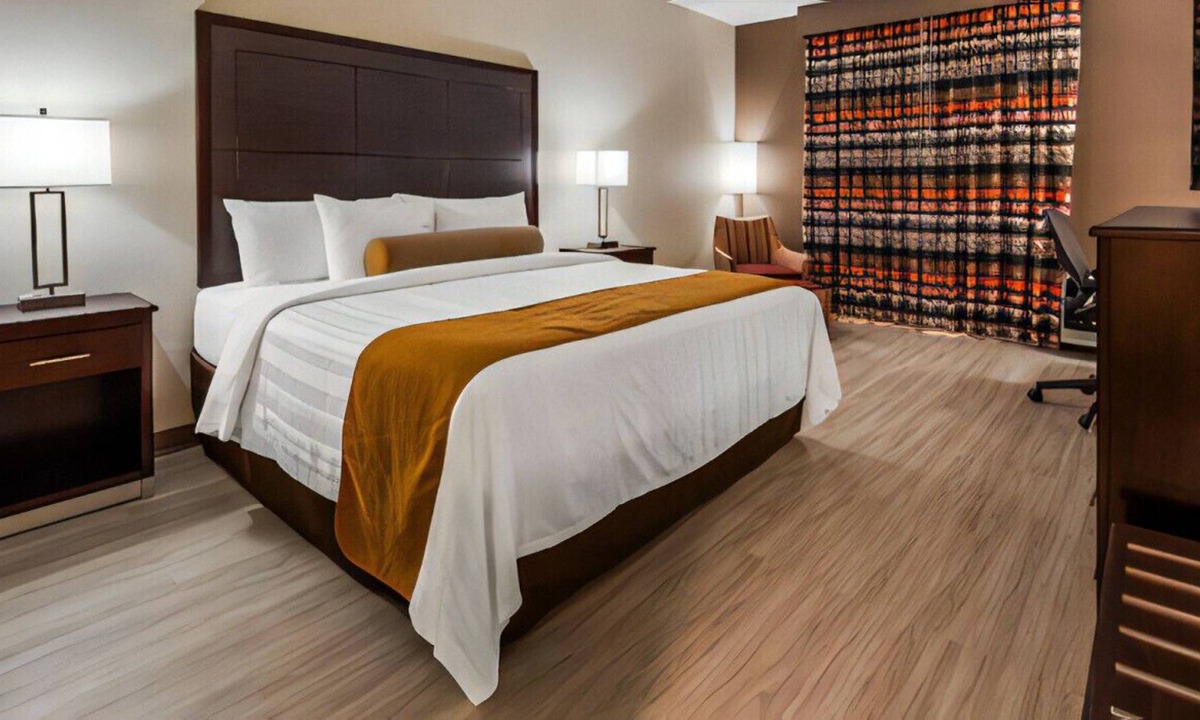 Waldron House | Charming Room for Romantic Getaway! W/ Balcony