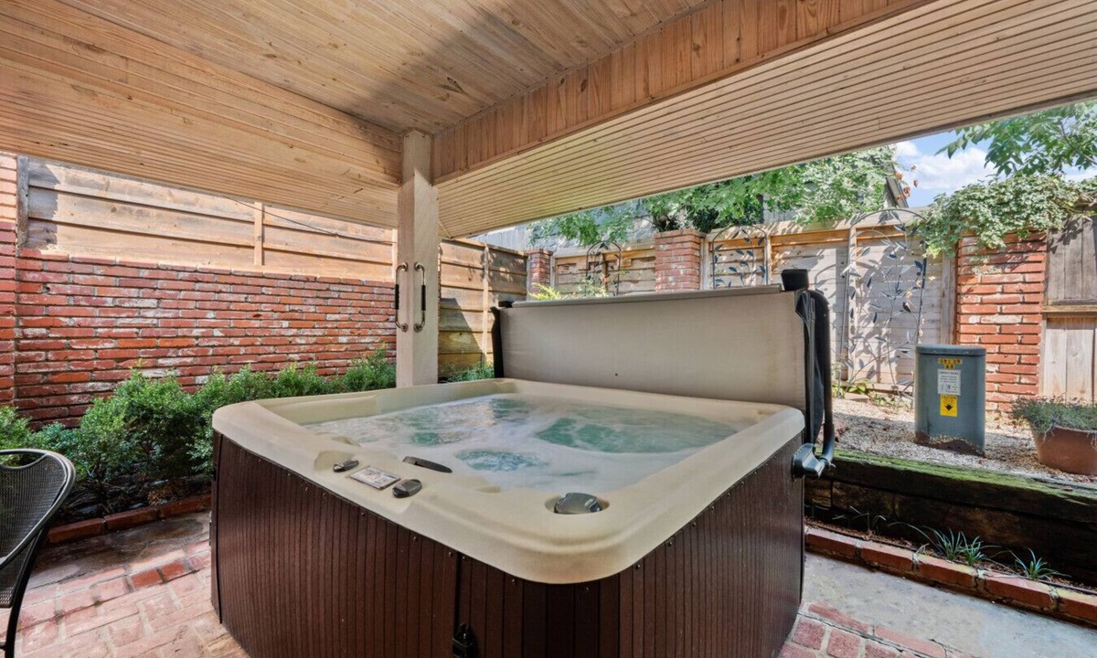 Quail Creek House | Charming Stay | Hot Tub, Patio & Antique Charm