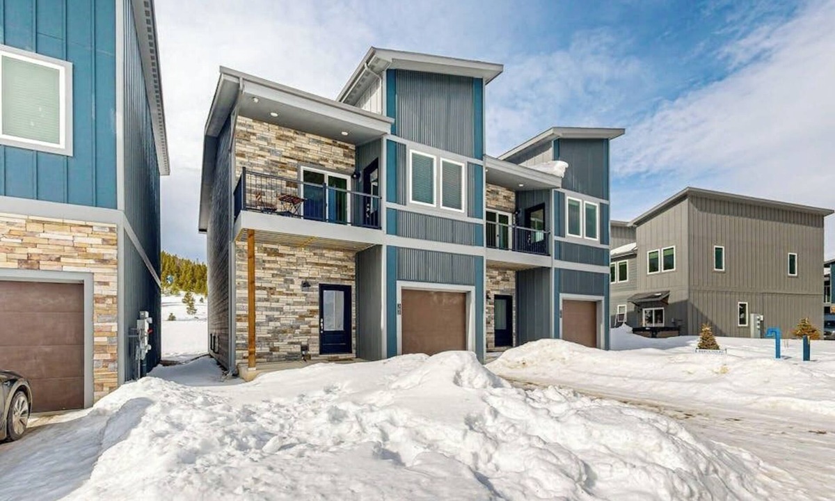 Tabernash House | Charming townhouse with mountain views, gas fireplace, and dog friendly