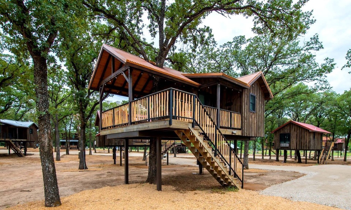 Elm Mott House | Charming Treehouse for Two Near Magnolia, Texas