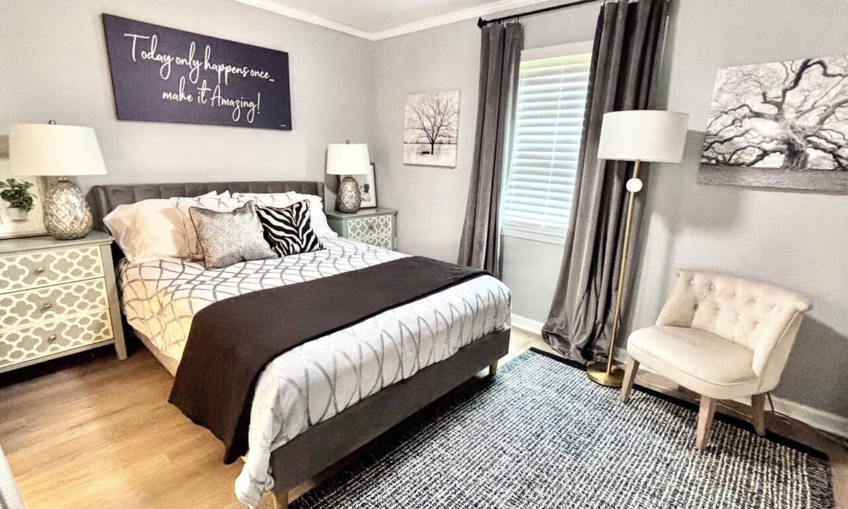 Inniswold Apartment | Charming two ensuites near hospitals & shops. Jefferson Hwy Bluebonnet