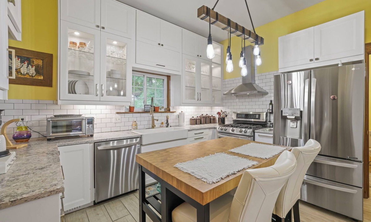 Delaware House | Charming & Updated 1867 Brick House in Historic Downtown Delaware, OH; Sleeps 12
