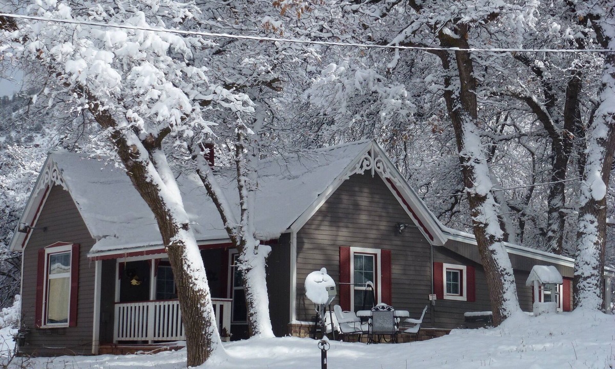 Durango House | Charming Victorian Farmhouse, Privacy, Wi-FI , 5 min to Durango