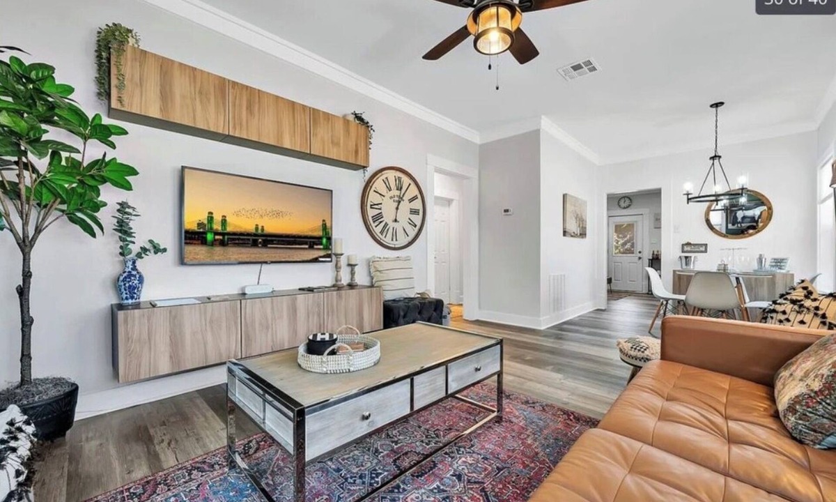 Dean Highland House | Charming Waco Oasis + hot tub - 8 mins to Baylor & Magnolia