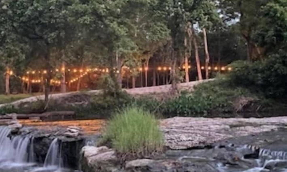 Huntsville House | Charming waterfront Bunkhouse Along Harmon Creek