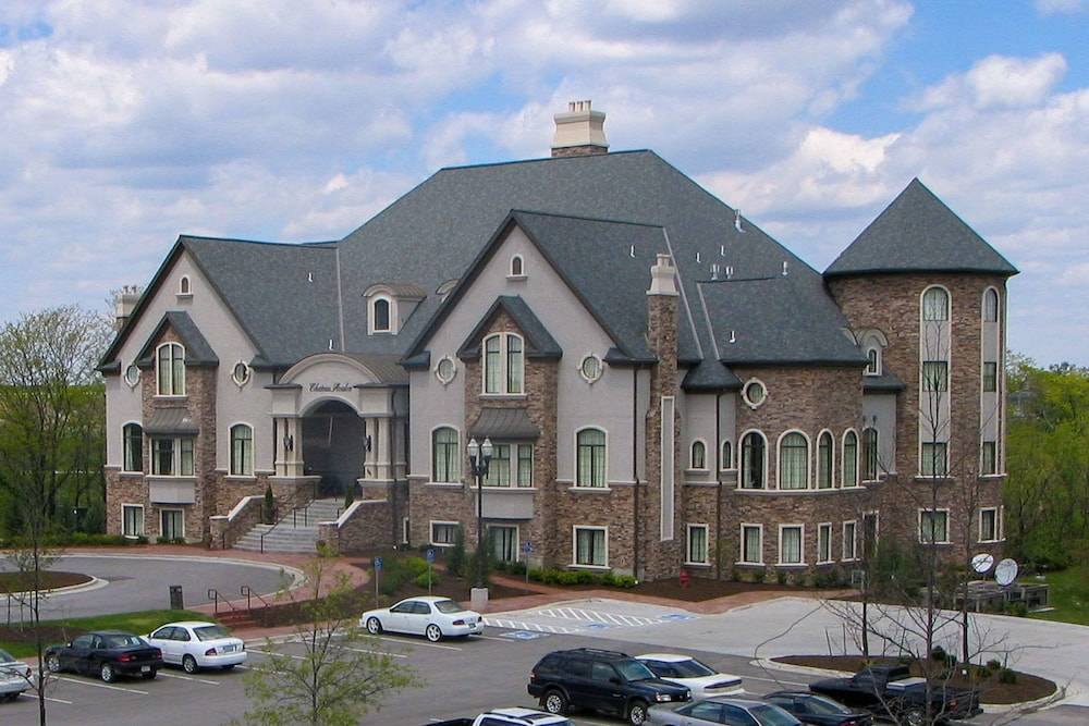 I-435 West KC-KS Hotel | Chateau Avalon, Ascend Hotel Collection