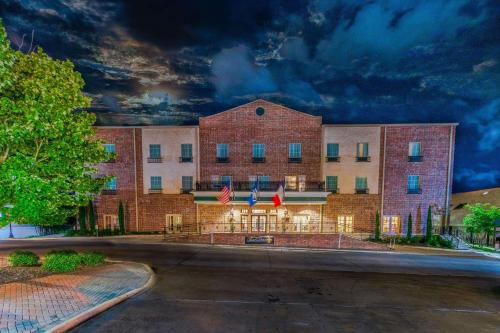 Downtown Historic Hotel | Chateau Saint Denis Hotel