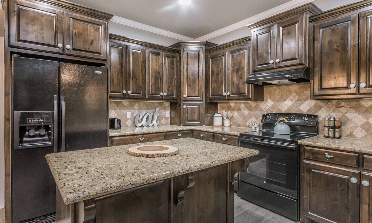 Canyon House | Cheerful 3-Bedroom Home w King Bed, Fireplace, W/D, 10 min from Palo Duro Canyon