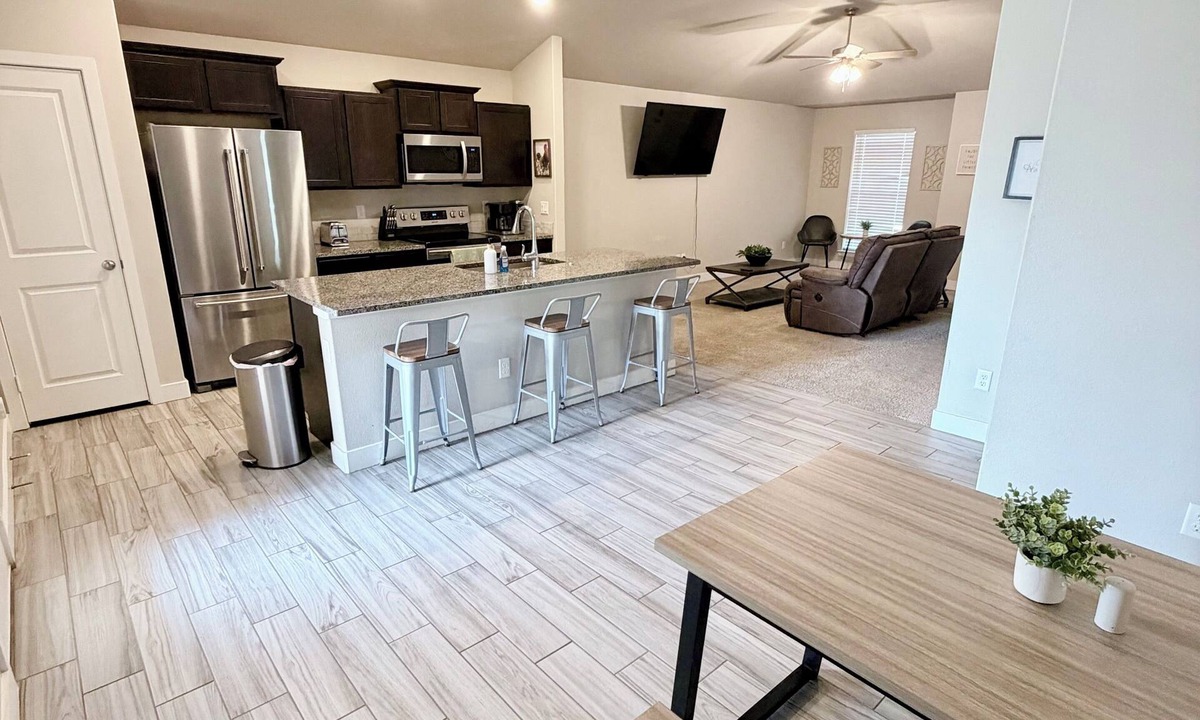 Midland House | Cheerful 3 Bedroom House in Midland, TX! Fast WIFI, Coffee, Parking!