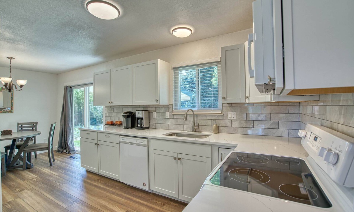Greeley House | Cheerful CO roomy home with fenced yard