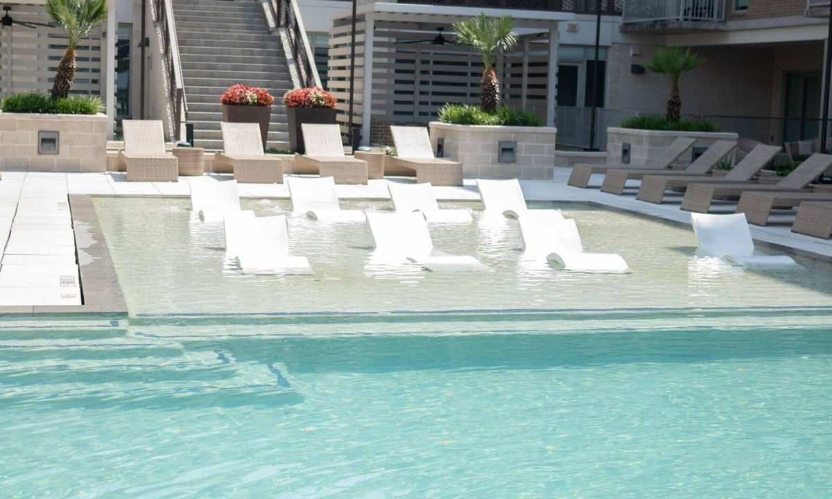 Midtown Apartment | Chic 1-bedroom apartment in vibrant Houston with AC, WiFi, fitness room, Balcony