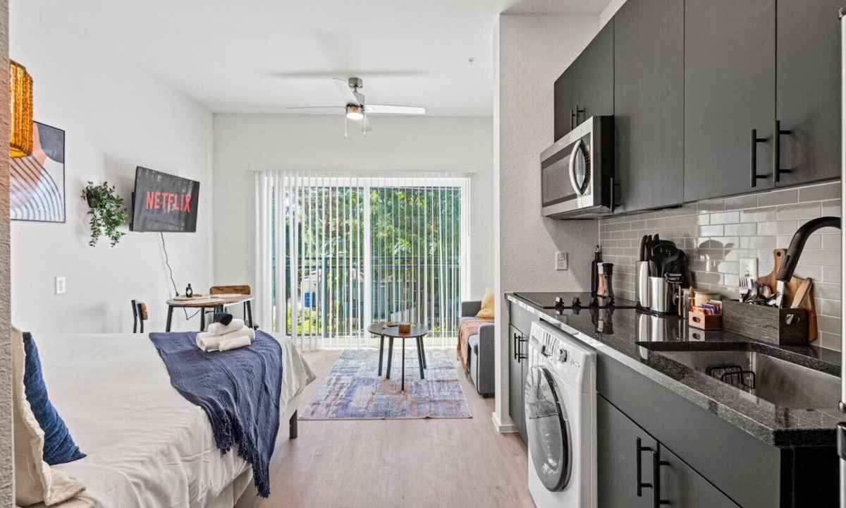 Oak Cliff Apartment | Chic Bishop Arts Suite | Fitness + Yoga + Games