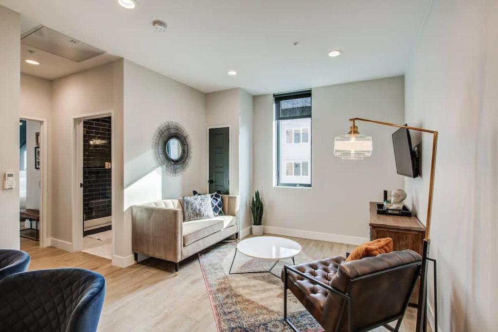 Berkeley Apartment | Chic Tennyson St Retreat - Walk to Shops & Cafes