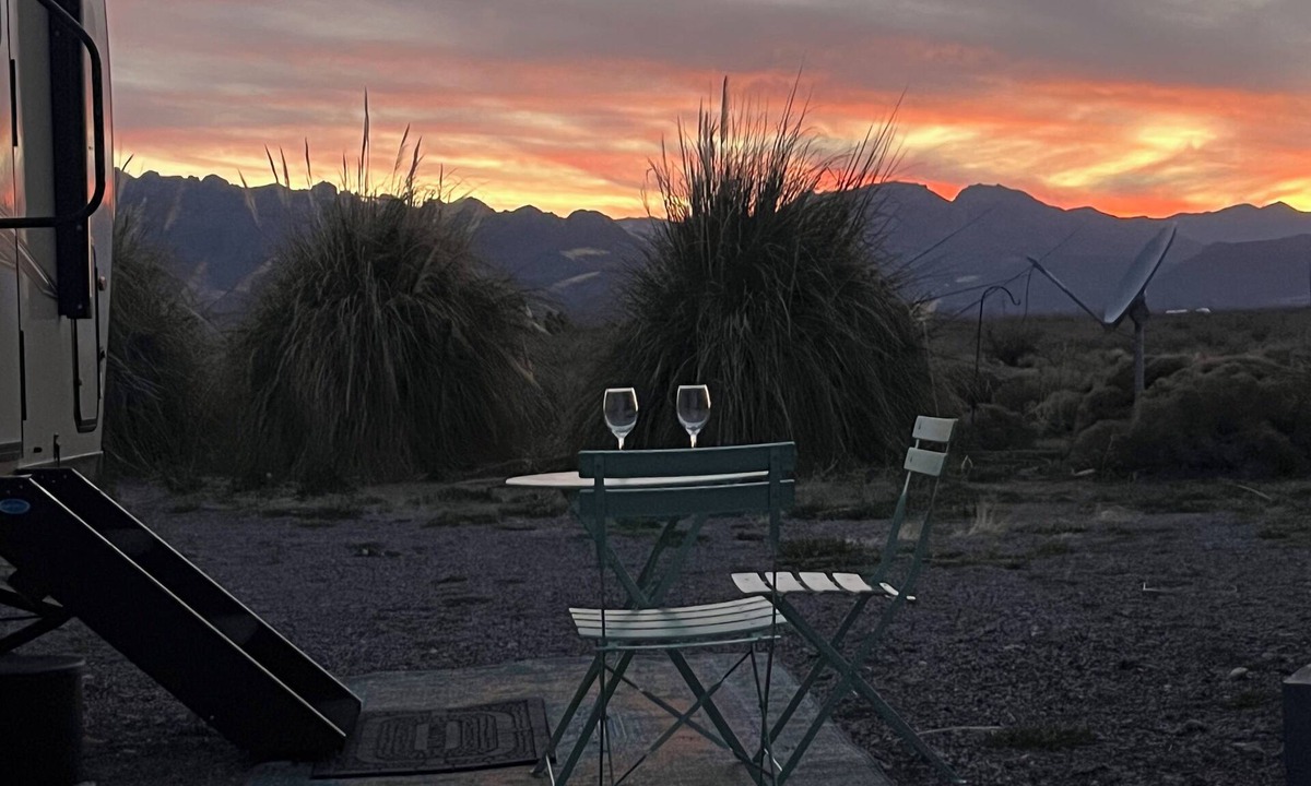Rodeo House | Chiricahua Sunsets -Beautiful 1 BR, pet-friendly RV with stunning mountain views