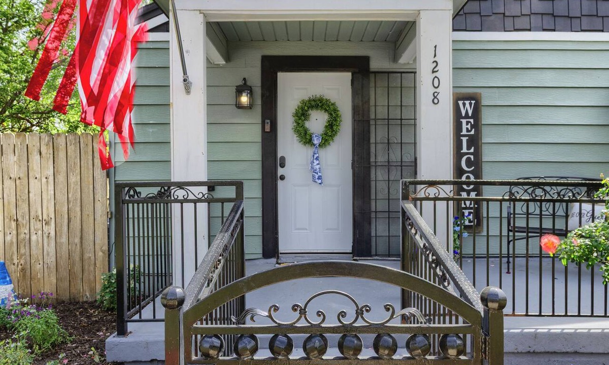 McKinney House | Church Street Cottage-2bed/1bath-near Historic Downtown Mckinney with fire pit