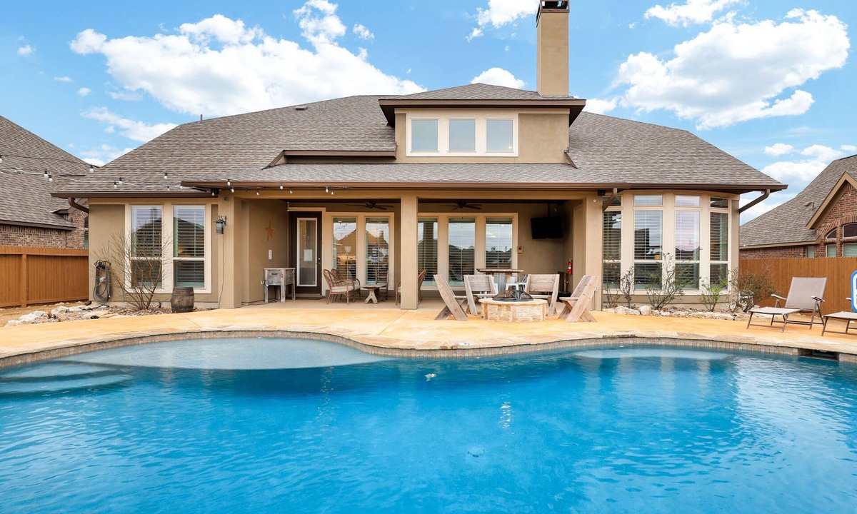 Fair Oaks Ranch House | Cinema - A Birdy Vacation Rental
