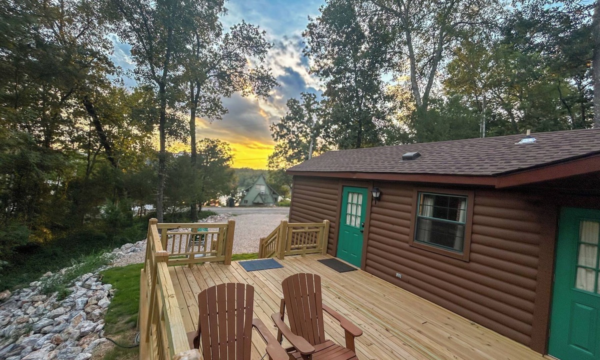 Piney Cabin | Classic Disney Fort Wilderness Log Cabin, Main Channel Views of Lake Hamilton