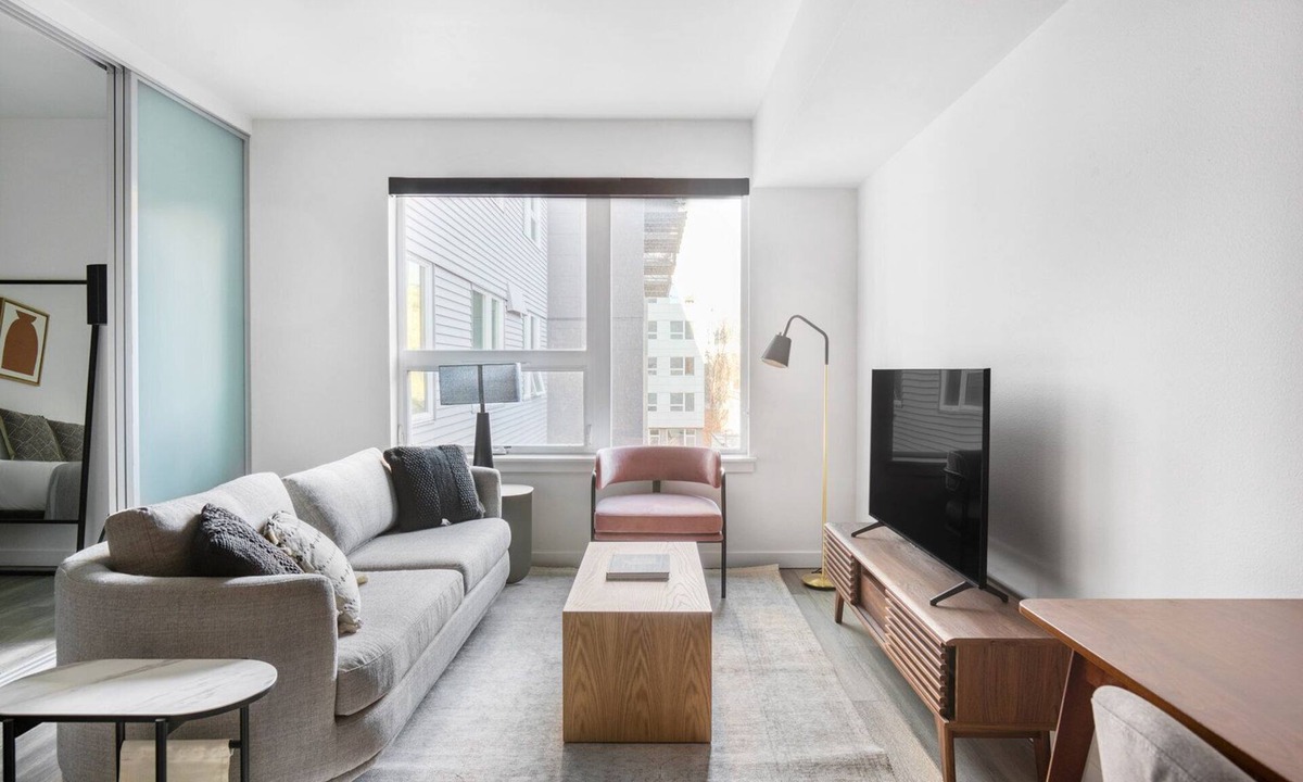 Broadway Apartment | Classic Capitol Hill 1BR w/Gym & W/D, close to SU & SCC, by Blueground