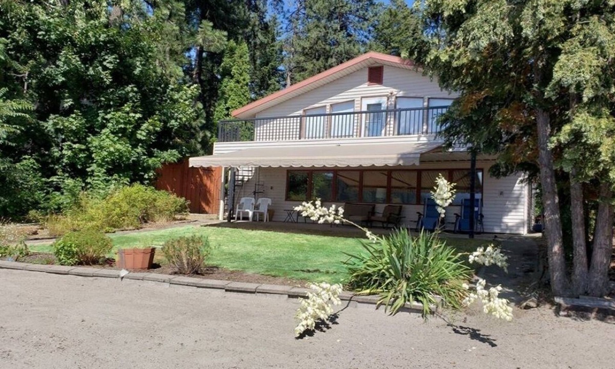 Twin Lakes House | Classic Waterfront Lake House in Northern Idaho; Dock, Beach & Sunset Views