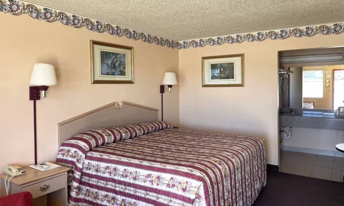 Seminole Hotel | Clean & Affordable Stay w/Free Parking, Near Seminole's Heart – 1.4 miles away
