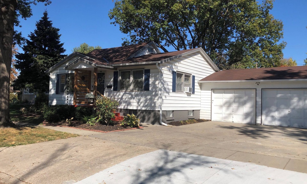 Millard House | CLEAN HOME in Millard! 15 min to pumpkin patch. Centrally located. Book now!