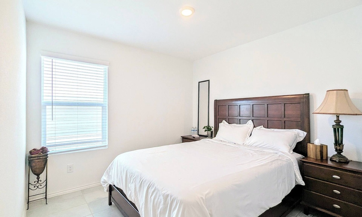 Fort Worth House | Clean, Tranquil Bedroom in a Chill, Peaceful Fort Worth Home with Central AC