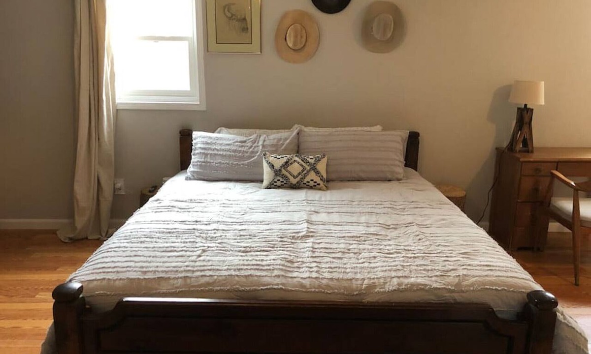 Cheyenne Apartment | Close - in Rural Studio - Great Star-gazing!