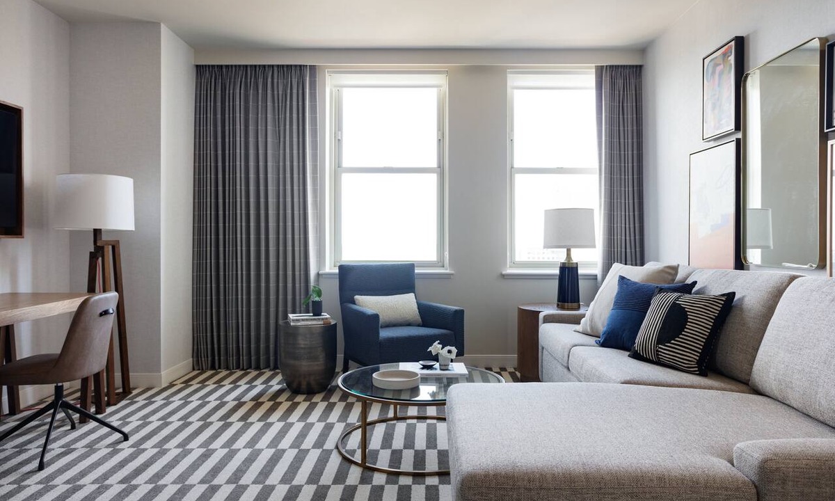Downtown Fort Worth Hotel | Close to Fort Worth Botanic Garden and Fort Worth Zoo! Pets Allowed for Free!