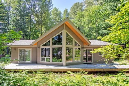 Packwood House | Coffee Time Cabin | Hot Tub, Wifi, Grill