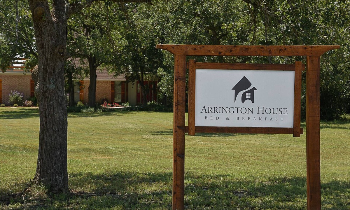 Wellborn House | College Stations Newest Rural Getaway * Game Day House