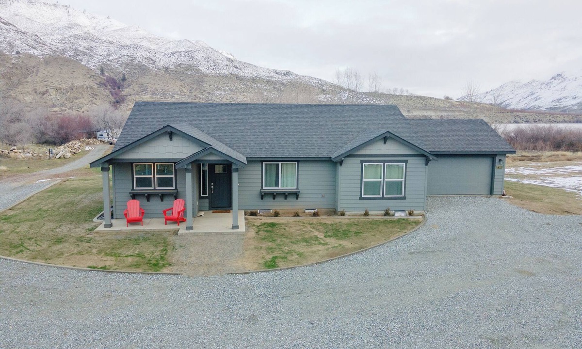 Orondo House | Columbia River Retreat 5 mins from Chelan!