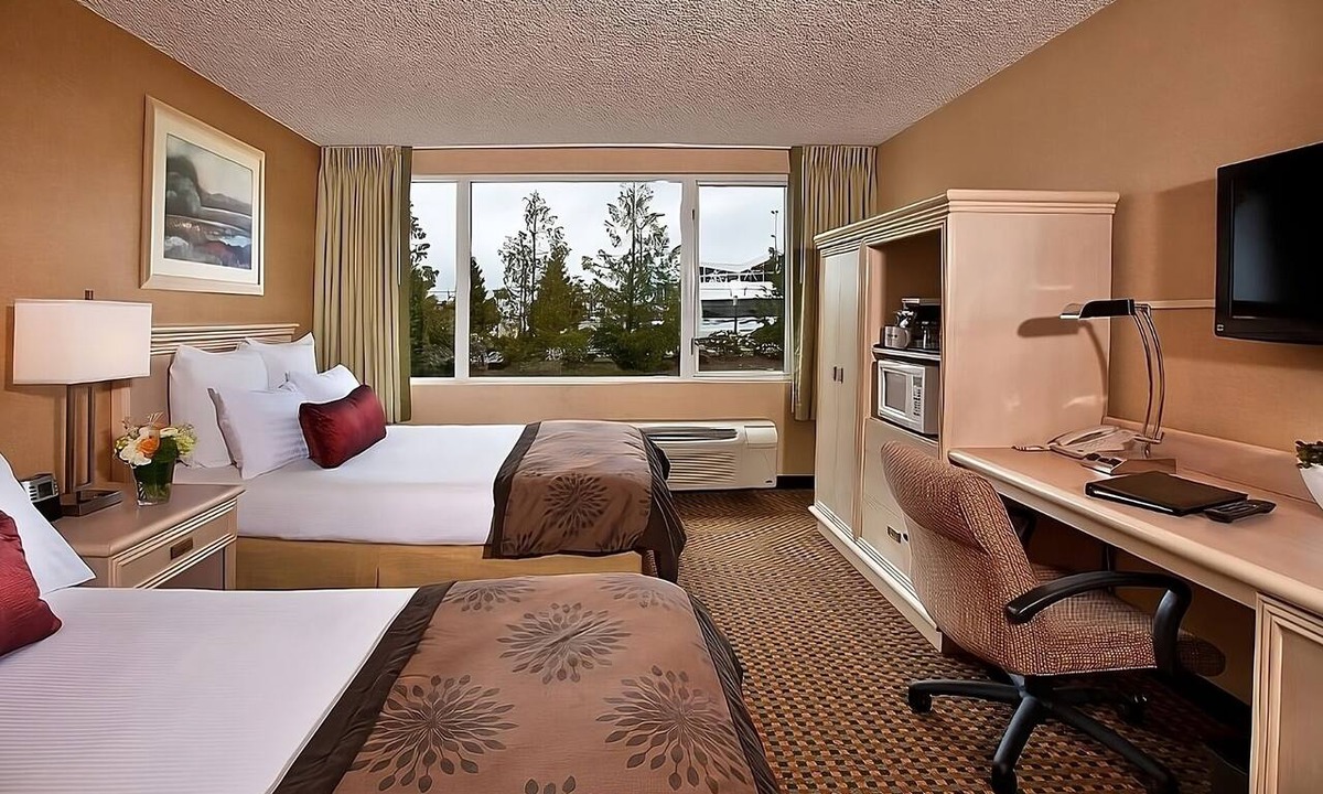 SeaTac Hotel | Comfort and Convenience! Free Parking and Airport Shuttle, Pets Allowed
