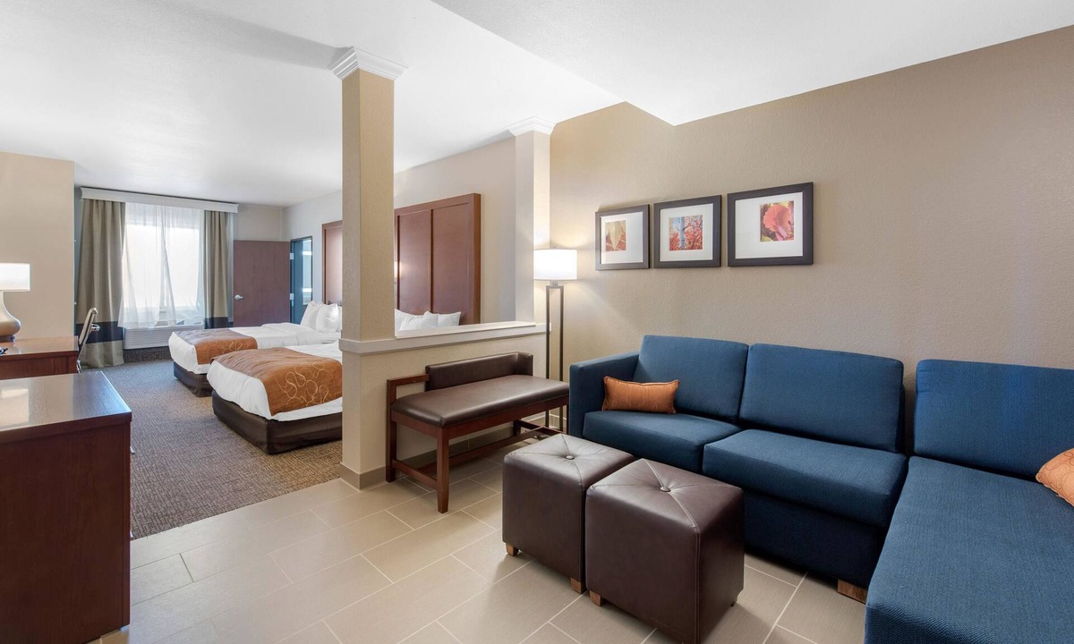 Dupont Hotel | Comfort Suites Denver International Airport