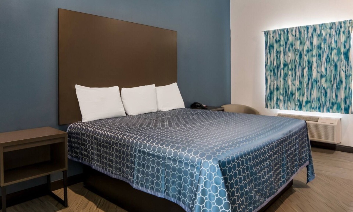 Forest Hill Hotel | Comfortable and Affordable Stay 13 Miles From AT&T Stadium, Prime Location