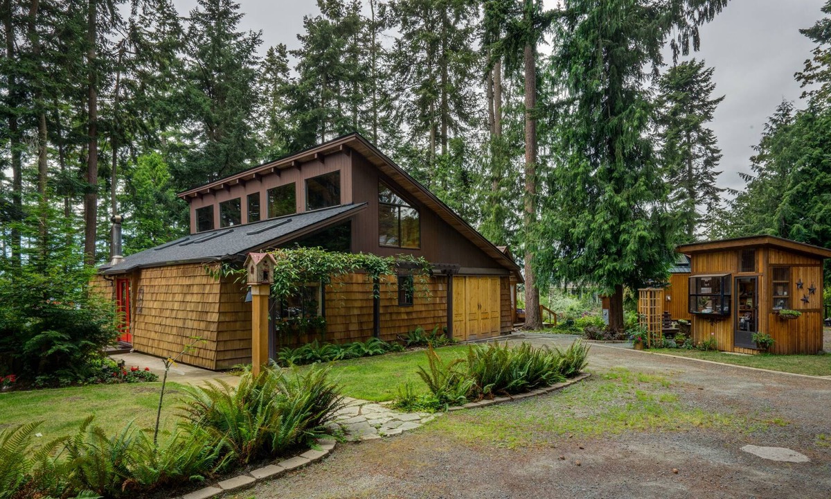 La Conner House | Comfortable Cottage With Western View, Just 3 Miles To Downtime La Conner!