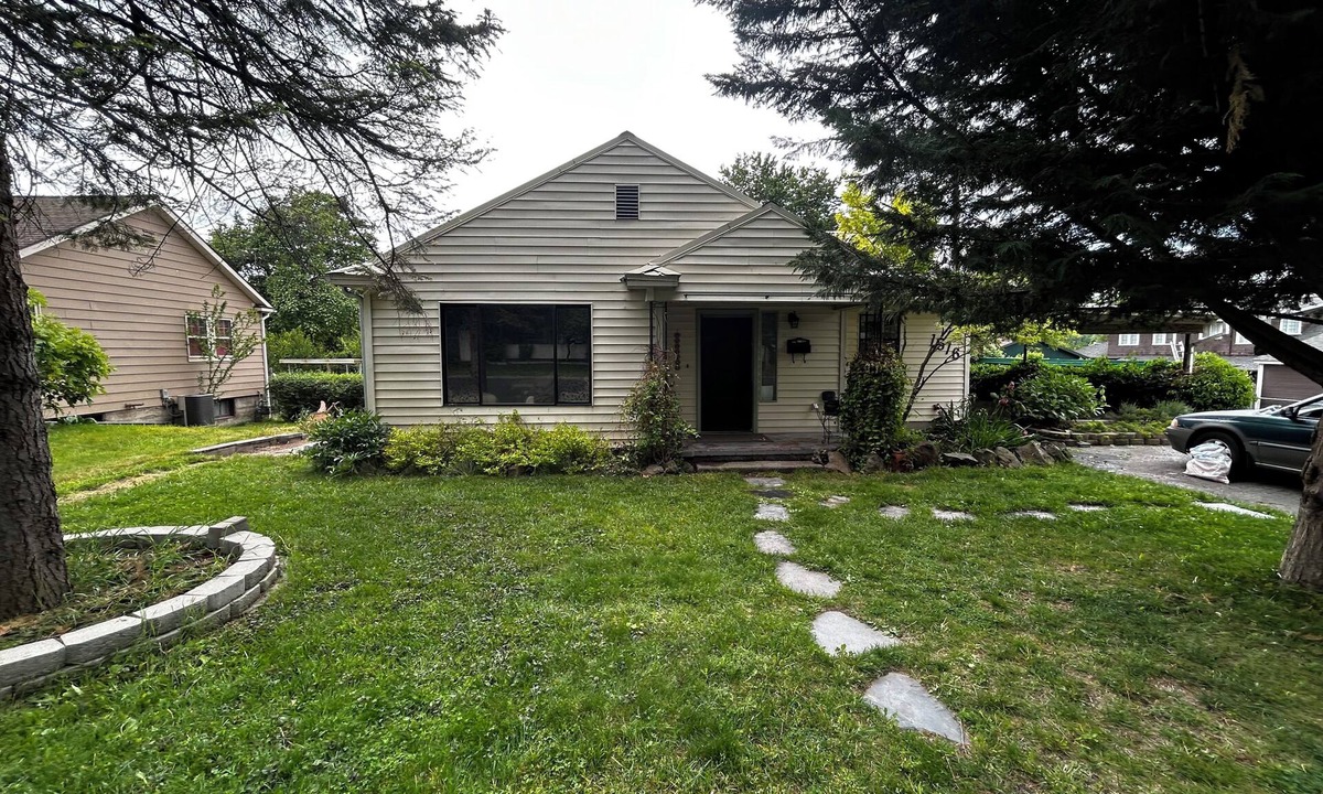 Lewiston House | Comfortable Lewiston Home! 1 Block from Boat Launch, 7 Blocks LCSC, Dogs Welcome