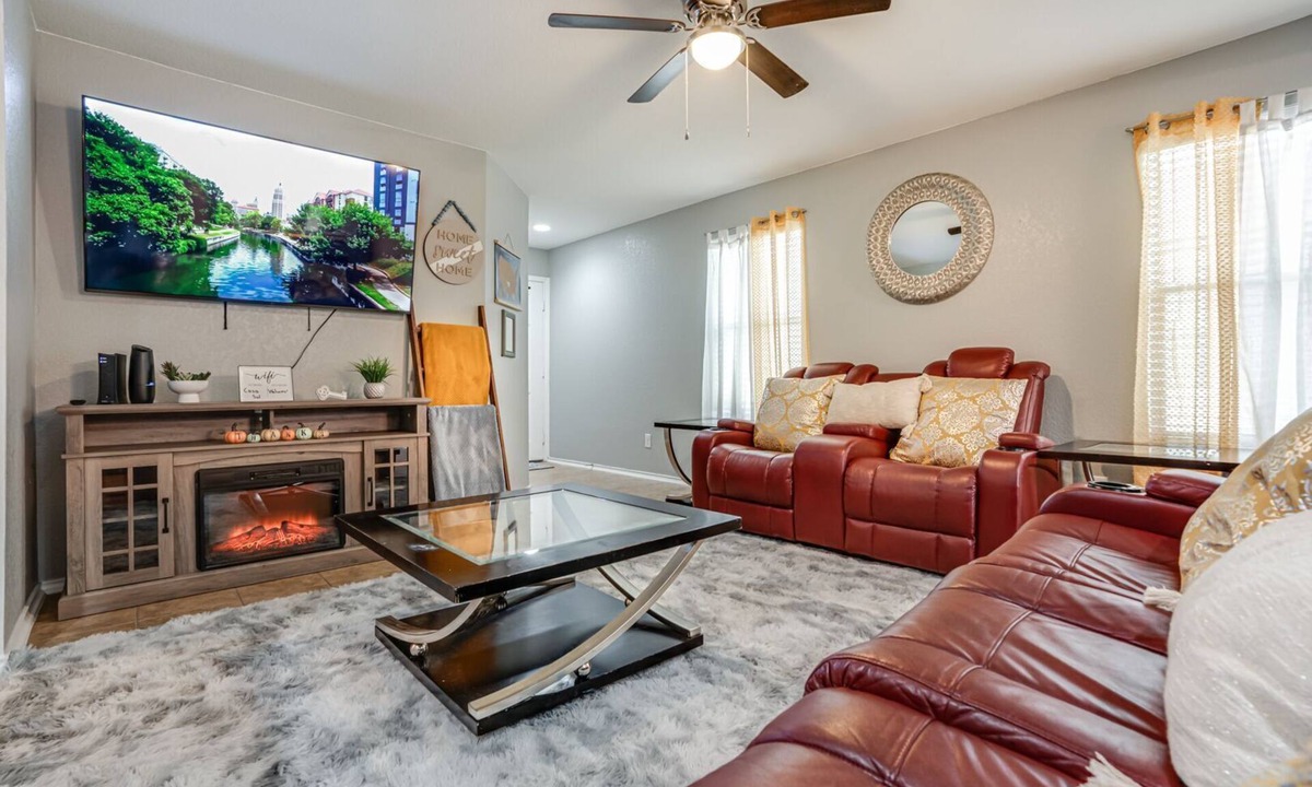 Southside House | Comfortable near Lackland & Downtown/Easy access I35