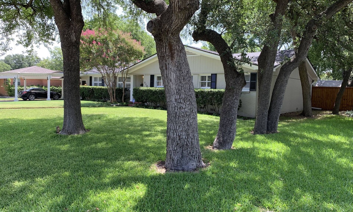 Mountainview House | Comfortable, Private and quiet 2600sf remodeled 3/2. Close to Target H‑E‑B etc