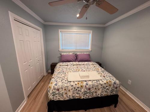 Houston House | Comfortable Room for Female Travelers Only