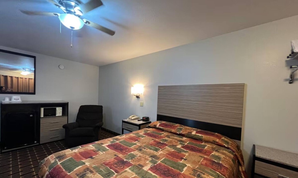 Nebraska City Hotel | Comfortable Stay w/Free Parking – Minutes from Nebraska City Sights