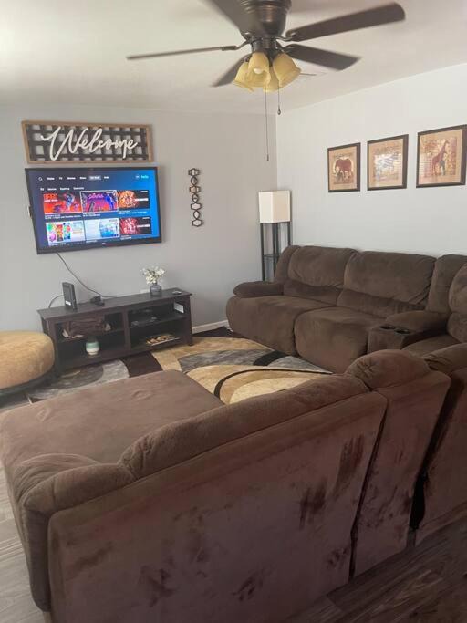 Pecan Tree - McCullough House | Comfy 3 Bed 2 Bath EZ Access To Santa's Wonderland