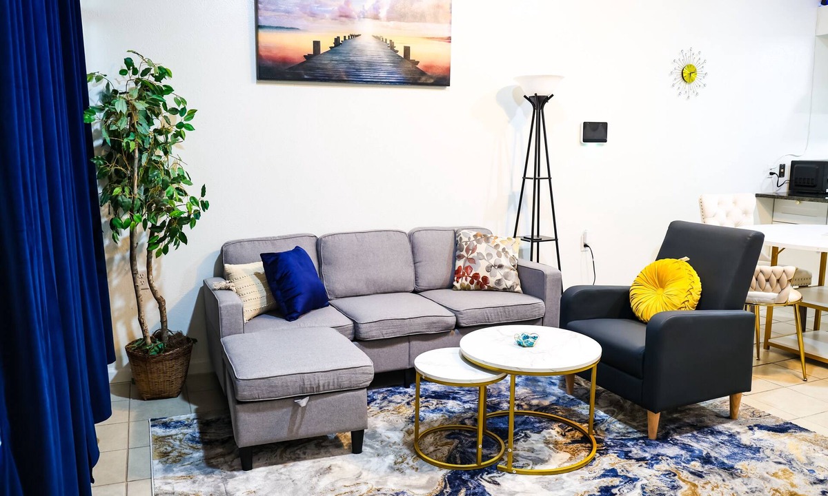 Midland Apartment | Comfy Apartment in a vibrant oil city Midland. Family and pet-friendly