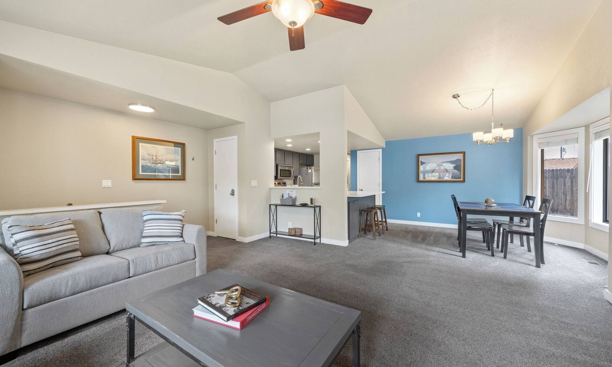 Boise Bench House | Comfy Clean Quiet 1 Level Centrally Located Home
