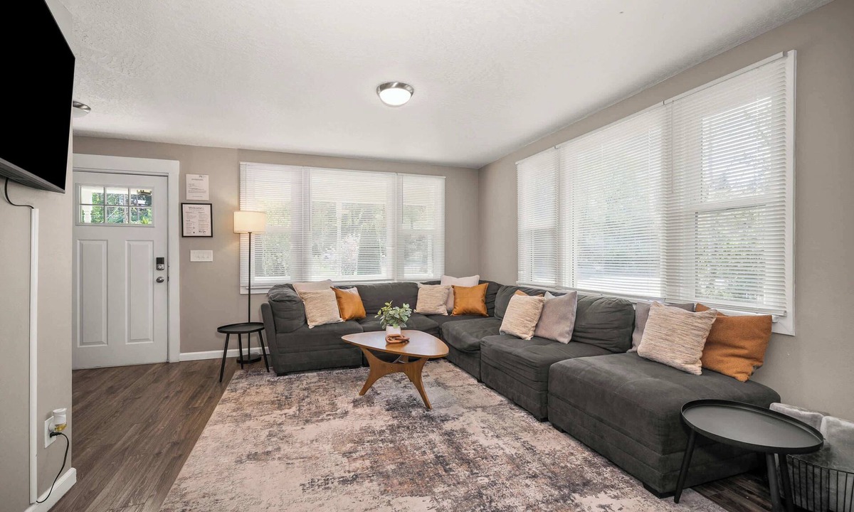 South Perry District House | Comfy & Modern Home Near Downtown Spokane