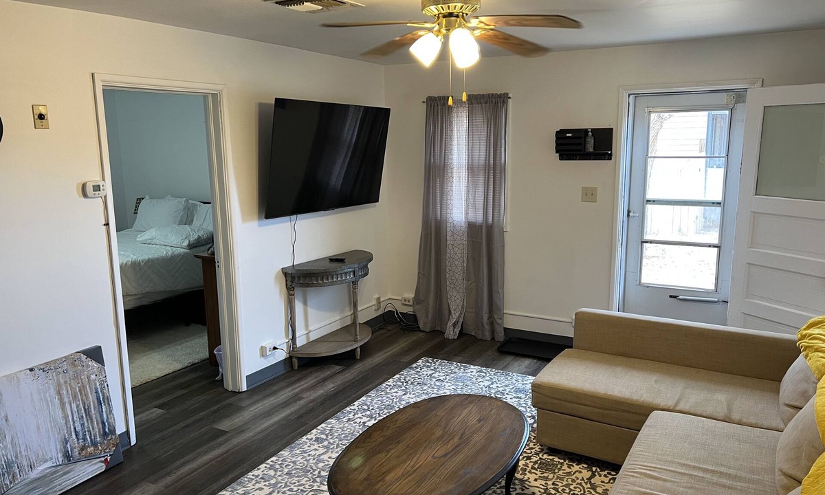 Winslow Apartment | Comfy Quiet 1bedroom apartment, close to DT Winslow