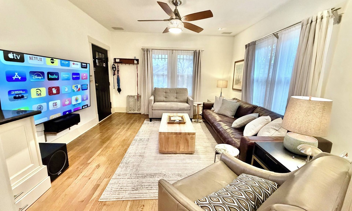 Woodland Heights House | Comfy & Quiet Bungalow -Pet Friendly! 30+ Nt min. Summer 2026 Special!