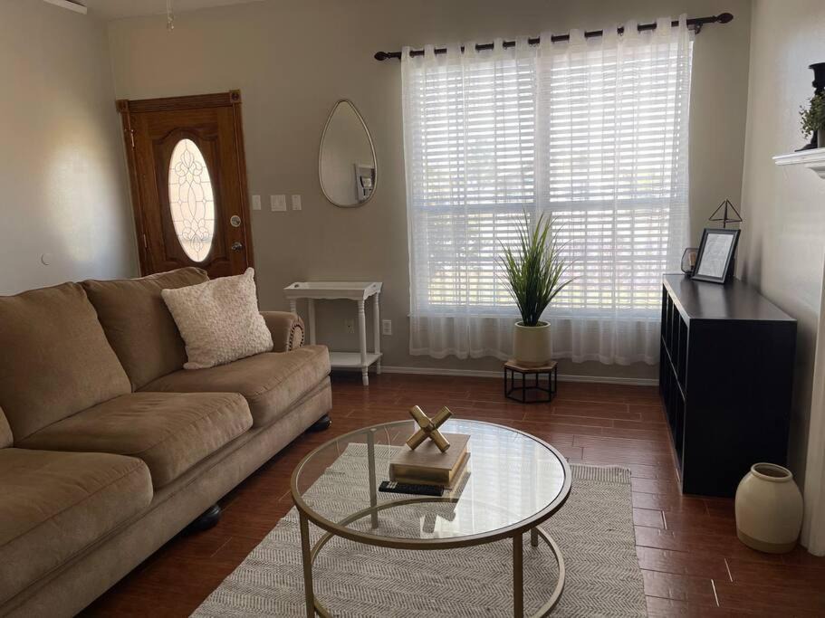 Biggs Field House | Comfy, Spacious 3 Bedroom Casita